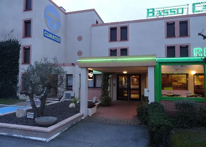 Ξενοδοχείο Metrhotel Cambo 2*